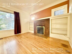 2112 E Republican St-Unit -Upper unit in Seattle, WA - Foto de edificio - Building Photo