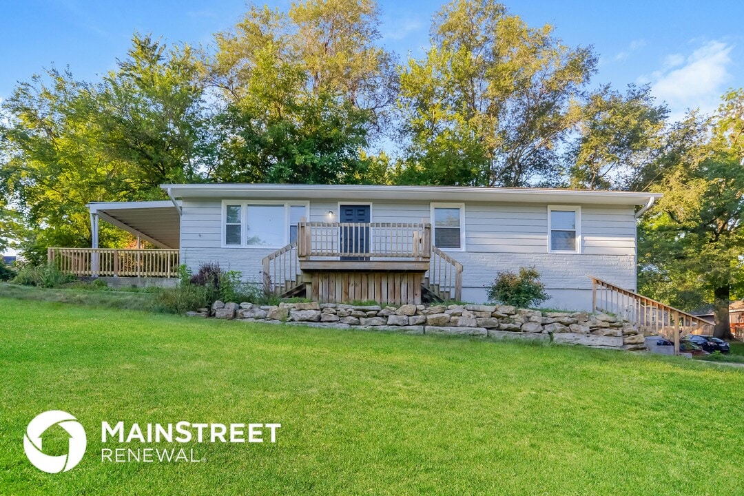 1113 Quincy St in Leavenworth, KS - Building Photo