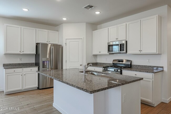 8618 W Augusta Ave in Glendale, AZ - Building Photo - Building Photo