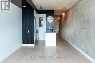 319-319 Carlaw Ave in Toronto, ON - Building Photo - Building Photo