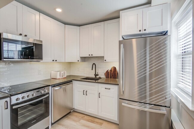 The Phoenix Apartments in Washington, DC - Foto de edificio - Building Photo