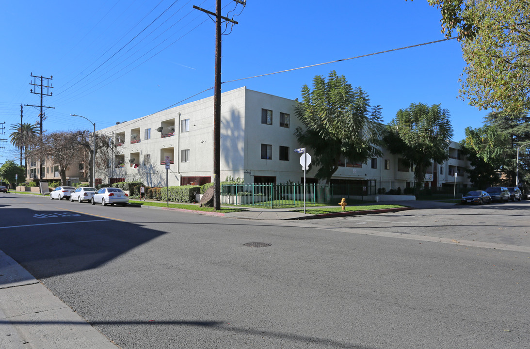 14610 Delano St in Van Nuys, CA - Building Photo