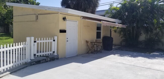 300 NW 21st St in Boca Raton, FL - Building Photo - Building Photo