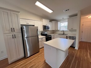 4616 Crossing Ct-Unit -201 in Pace, FL - Foto de edificio - Building Photo