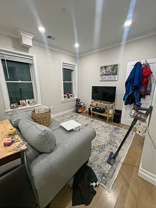 14 Mount Hood Rd, Unit 4 in Boston, MA - Building Photo