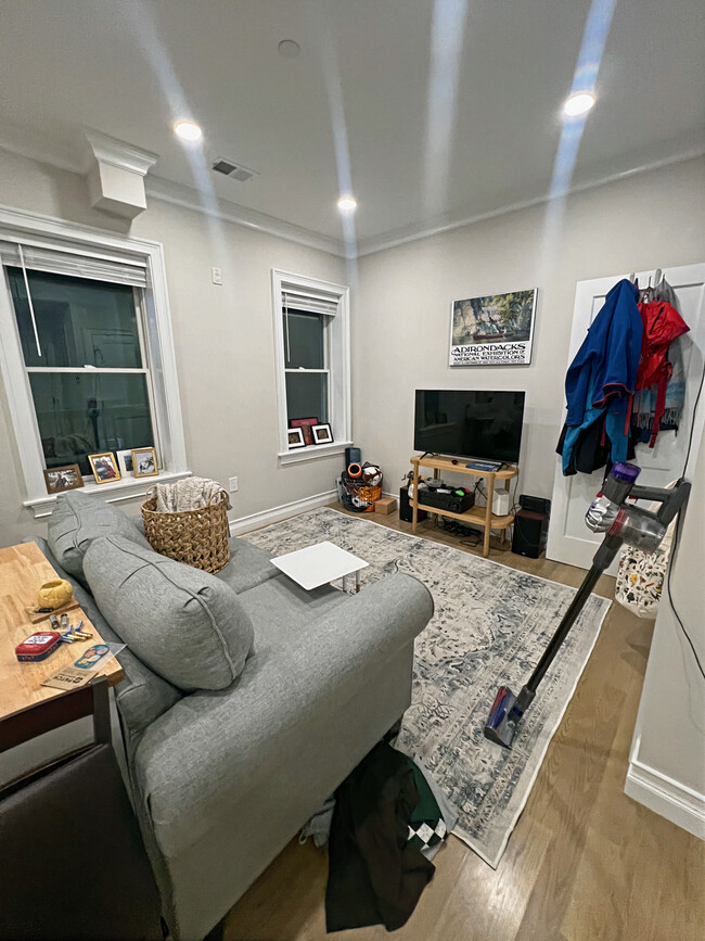 14 Mount Hood Rd, Unit 4