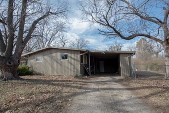 1500 SW Clontarf St in Topeka, KS - Foto de edificio - Building Photo