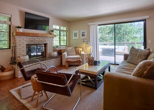 17436 Summit Ave in Guerneville, CA - Building Photo - Building Photo