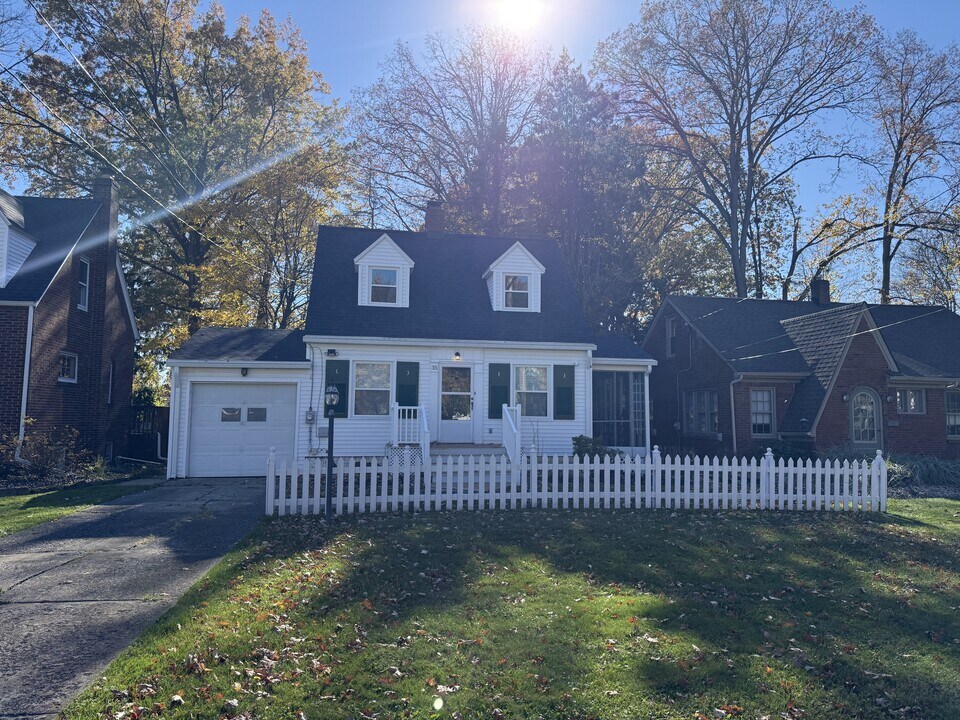 35 Wildwood Dr in Youngstown, OH - Building Photo