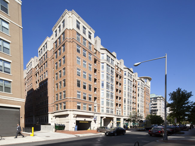 Atlas in Washington, DC - Foto de edificio - Building Photo