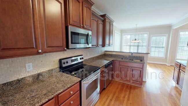 825 Cameron Village Dr in Winston-Salem, NC - Building Photo - Building Photo
