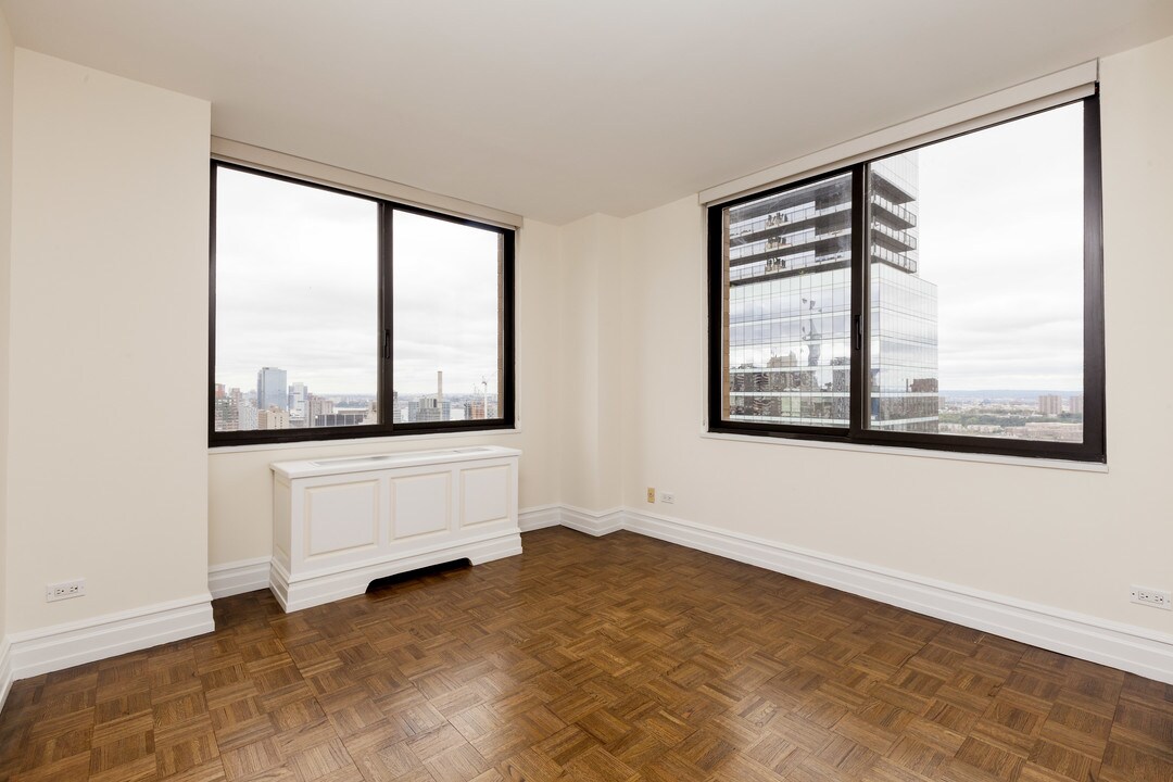 145 W 67th St-Unit -46H in New York, NY - Foto de edificio