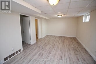 226 Westchester Crescent in St Catharines, ON - Building Photo - Building Photo