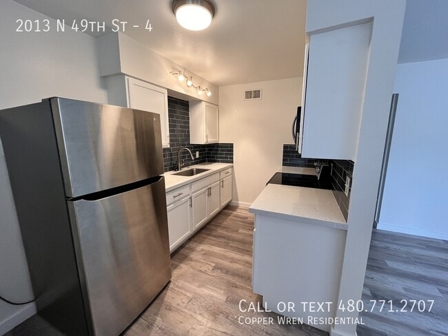 2013 N 49th St in Phoenix, AZ - Building Photo - Building Photo