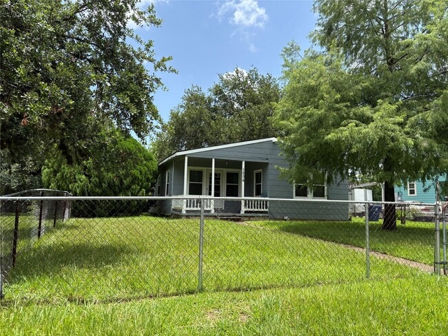 1206 11th St N in Texas City, TX - Foto de edificio - Building Photo