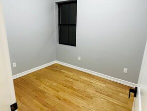80 Sunnyside Ave in Brooklyn, NY - Building Photo - Building Photo