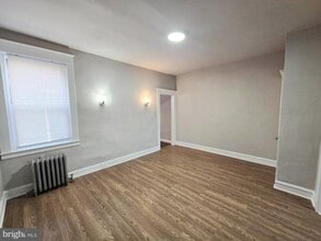 204 W Duncannon Ave in Philadelphia, PA - Building Photo - Building Photo