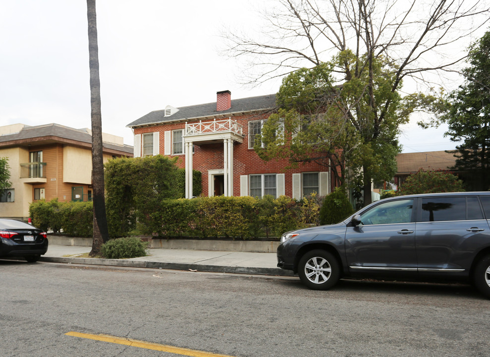 325 W Lomita Ave in Glendale, CA - Building Photo