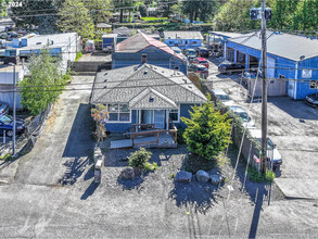 6424-6426 SE 122nd Ave in Portland, OR - Building Photo - Building Photo