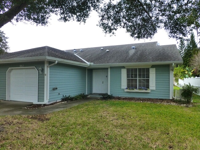 property at 912 Highlands Blvd