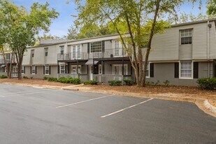 Oak Run in Jonesboro, GA - Building Photo