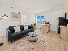 2400 E Huntingdon St in Philadelphia, PA - Building Photo