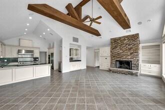 22 Creekwood Dr in Montgomery, TX - Building Photo - Building Photo