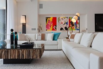 7972 Biscayne Point Cir in Miami Beach, FL - Building Photo - Building Photo