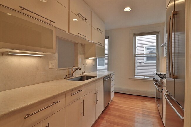 84 Tremont St, Unit 1 in Cambridge, MA - Building Photo - Building Photo