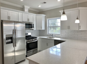 215 John St, Unit 1 in East Newark, NJ - Building Photo - Building Photo