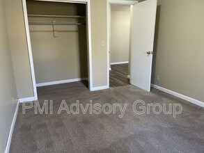 940 SE Pinecrest Dr in Topeka, KS - Building Photo - Building Photo