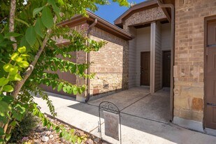 1044 Carolyn Cove in New Braunfels, TX - Building Photo