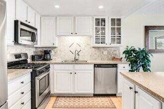 1830 N Mira Loma Way in Palm Springs, CA - Building Photo - Building Photo