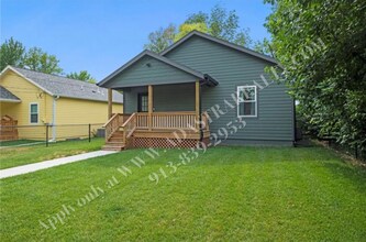 1742 Alabama St in Lawrence, KS - Building Photo - Building Photo
