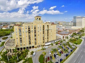 651 Okeechobee Blvd, Unit PH 1204 in West Palm Beach, FL - Building Photo - Building Photo