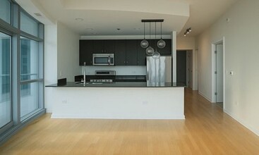 303 W Ohio St, Unit # 03006 in Chicago, IL - Building Photo - Building Photo