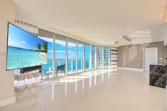 465 Brickell Ave, Unit 4301 in Miami, FL - Building Photo - Building Photo