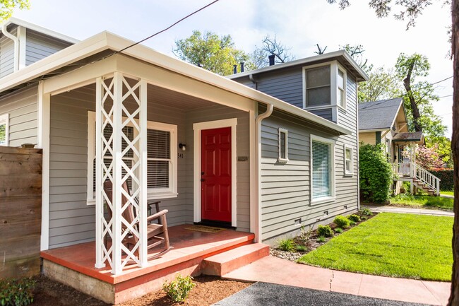 341 W 1st Ave in Chico, CA - Building Photo - Building Photo
