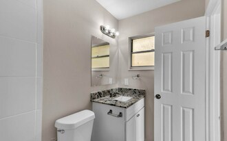 2009 E Humphrey St in Tampa, FL - Building Photo