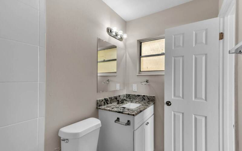 2009 E Humphrey St in Tampa, FL - Building Photo