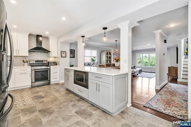 property at 296C Undercliff Ave
