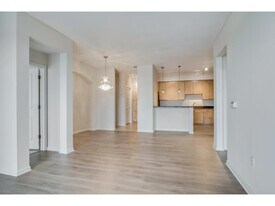 500 E Grant St in Minneapolis, MN - Building Photo