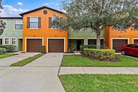 2408 Edgewater Falls Dr in Brandon, FL - Building Photo