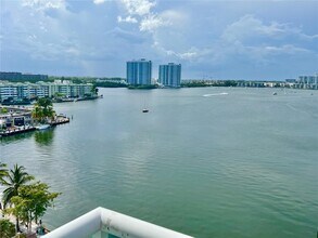2841 Sunny Isles Blvd, Unit 1105 in North Miami Beach, FL - Foto de edificio - Building Photo