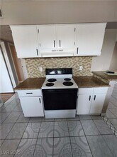 33 Gold Bar Ct in Las Vegas, NV - Building Photo - Building Photo
