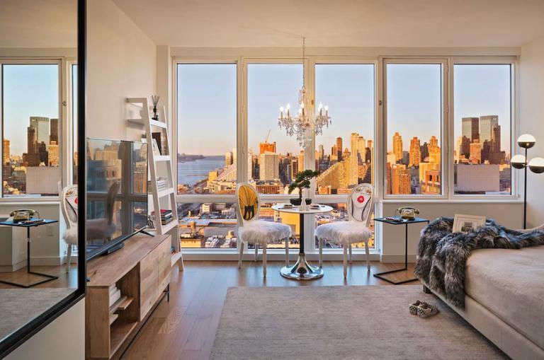 635 W 42nd St in New York, NY - Building Photo