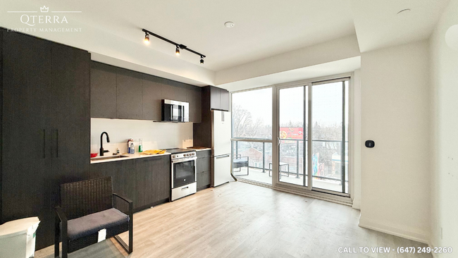 2369 Danforth Av