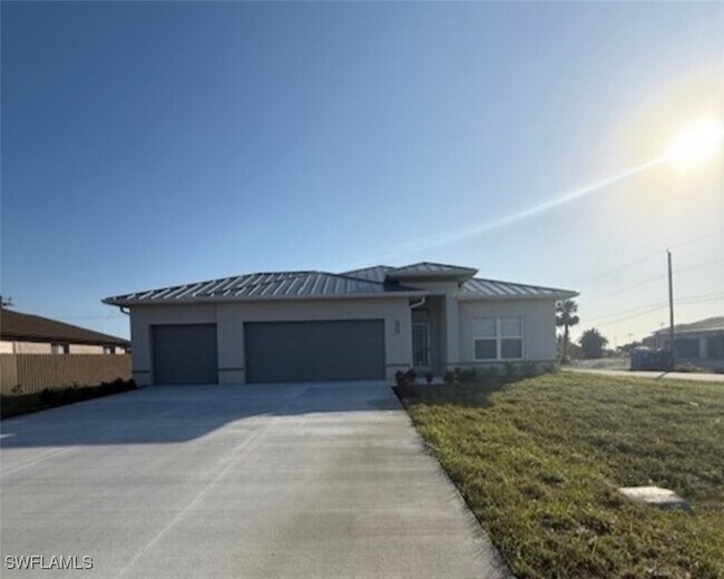 205 NE 21st Ave in Cape Coral, FL - Building Photo - Building Photo