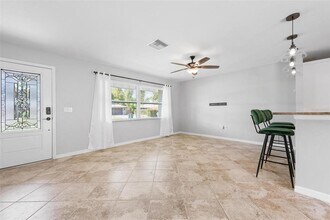 4543 Galway Dr in Sarasota, FL - Building Photo - Building Photo
