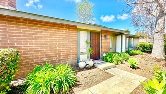 3568 Papaya Way in Oceanside, CA - Building Photo